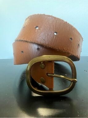 Women’s Classic Tan Leather Belt with Brass Oval Buckle Medium